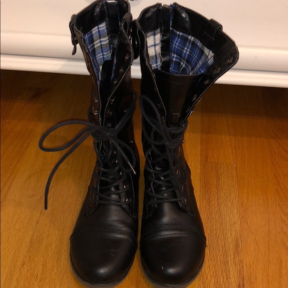Combat boots